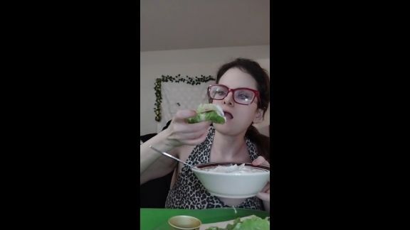 Lettuce wraps Dipped in Ranch