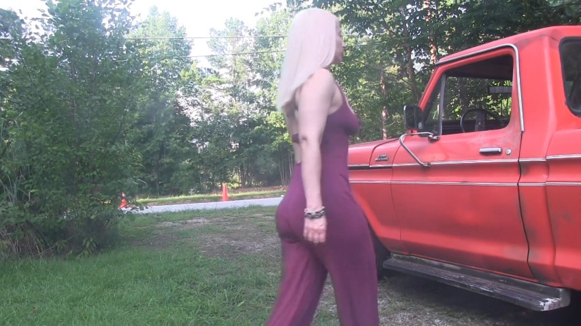 Galas Cranking &amp; Revving in 1977 F100 - HD 1080p mp4