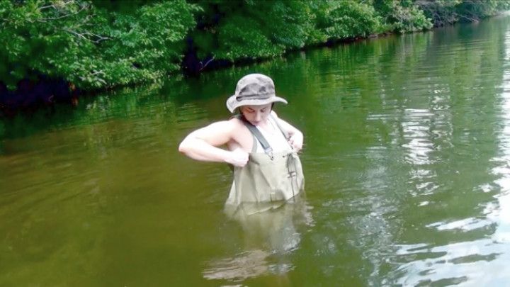 Galas Testing Chest Waders Underwater hd