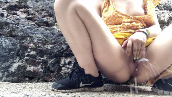 Can't Stop Squirting In Tourist Castle