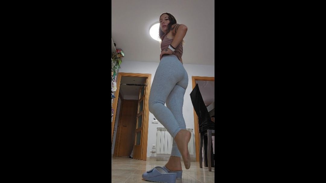 Slippers modeling