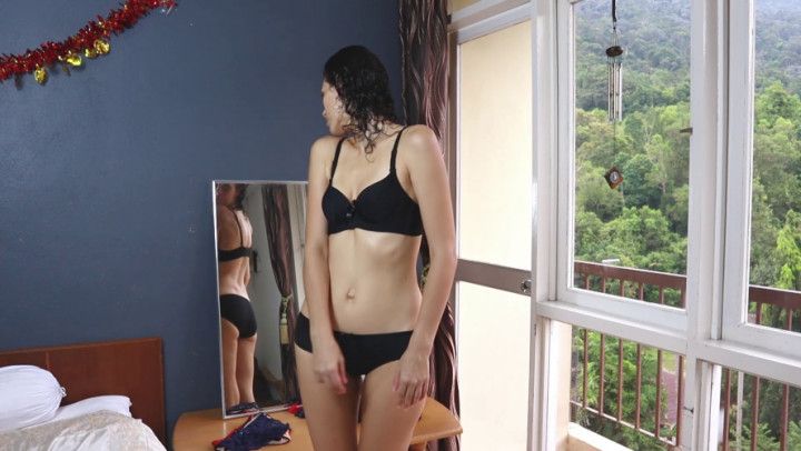 I choose lingerie for a date