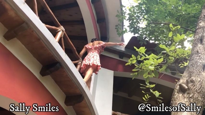 Slutty Girl Squirts Outdoors for Stalker