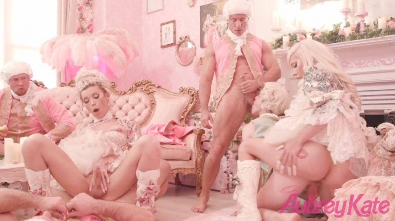 Transtoinette Orgy with oral anal and cumshots