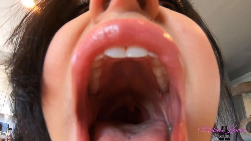 KAWAII NEEDS A SNACK