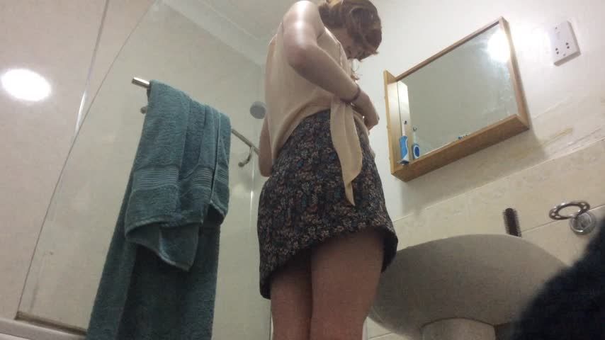 Shower Voyeur 2: Non-Electric Boogaloo