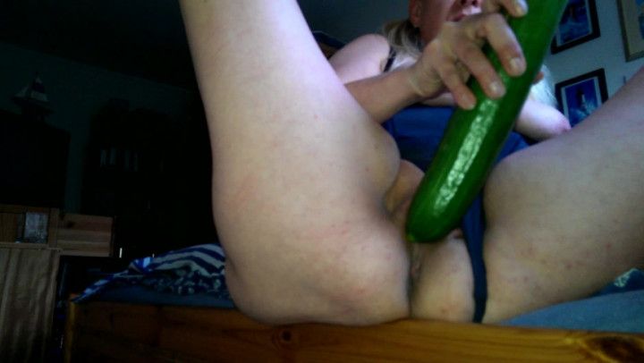 Geile Gurke in mein Loch