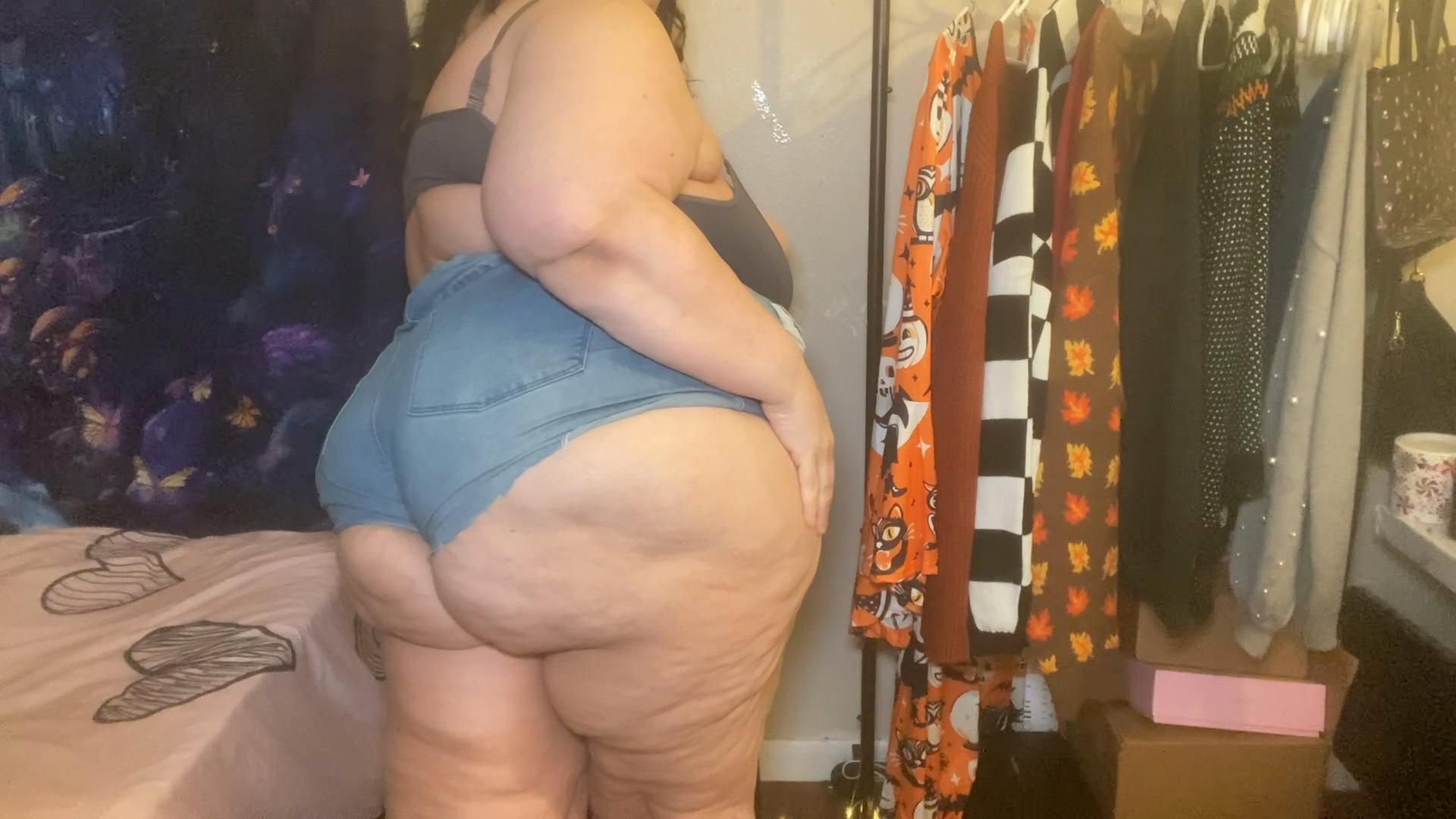 YOU DESERVE A BIG JUICY ASS