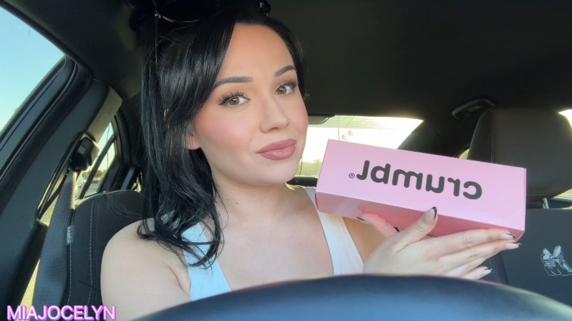 VLOG #1 Crumbl review, my apartment flooding, and halloween