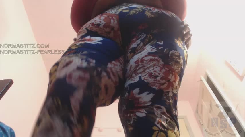 SUNDAY MORNING APEAL WITH GIANTESS NORMA