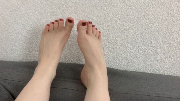 Foot fetish: wiggling my toes