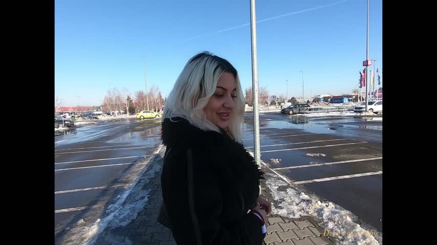 Risky public masturbating  show in Ikea