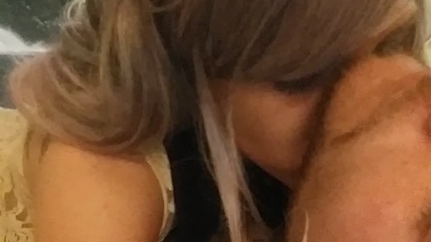 Ryan &amp; Jenni Reckless Kissing