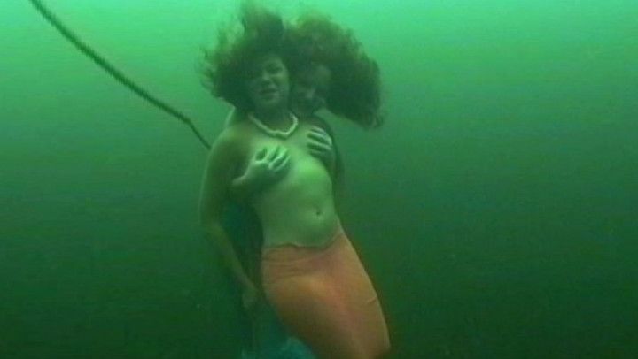 2 Topless Mermaids Underwater   BEN113