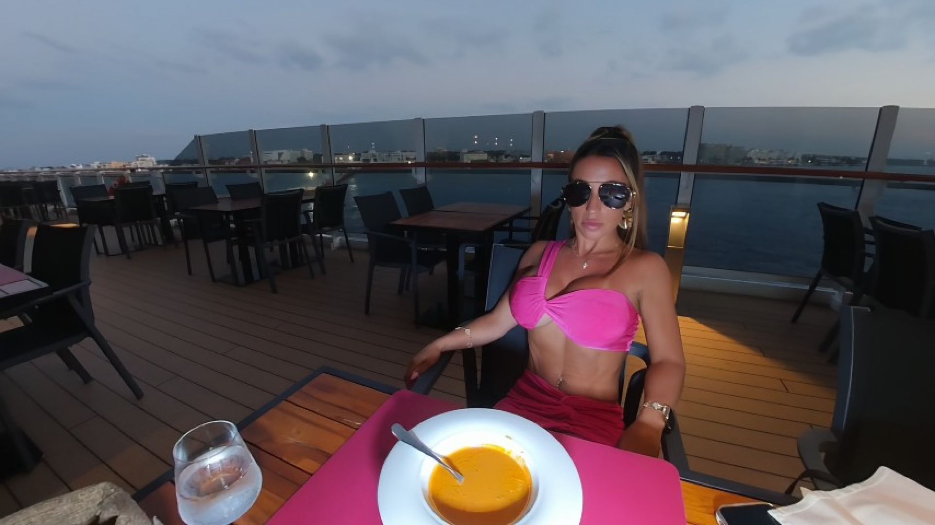 Dinner date with no panties --&gt; POV sex