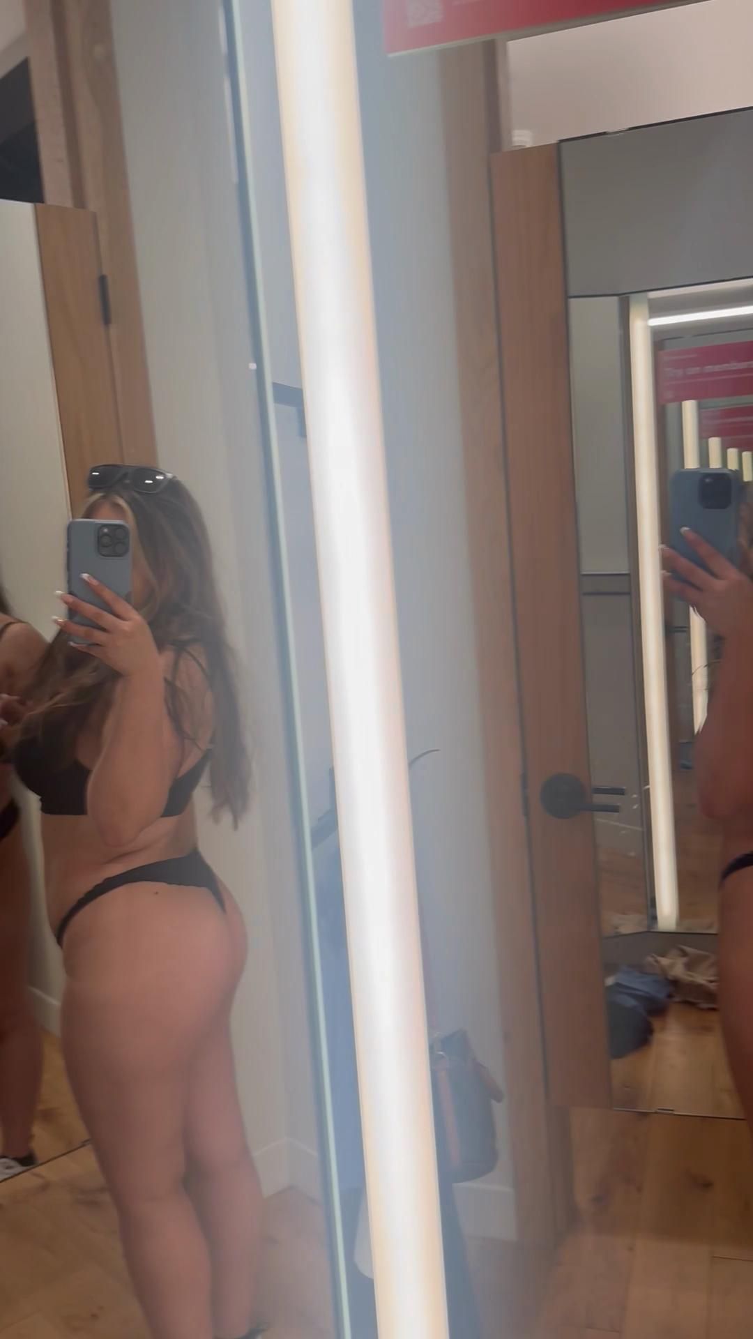 I make customs dm me if im cute