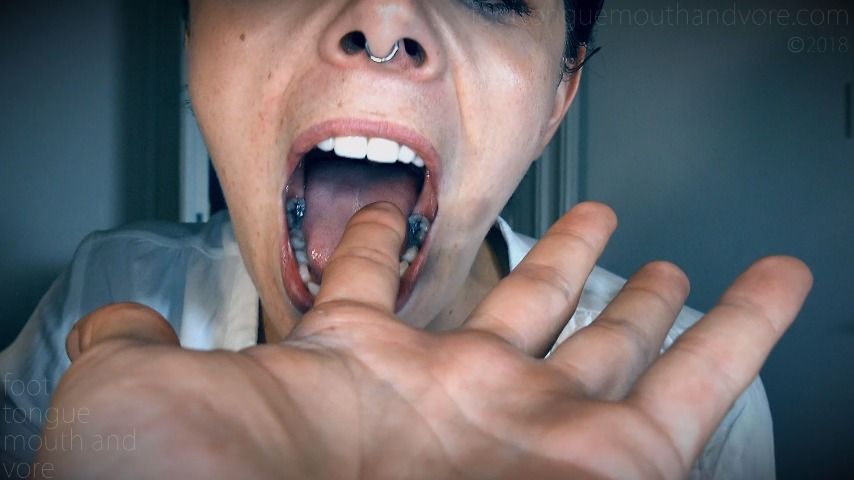 Elina Arm and Hand Chomp