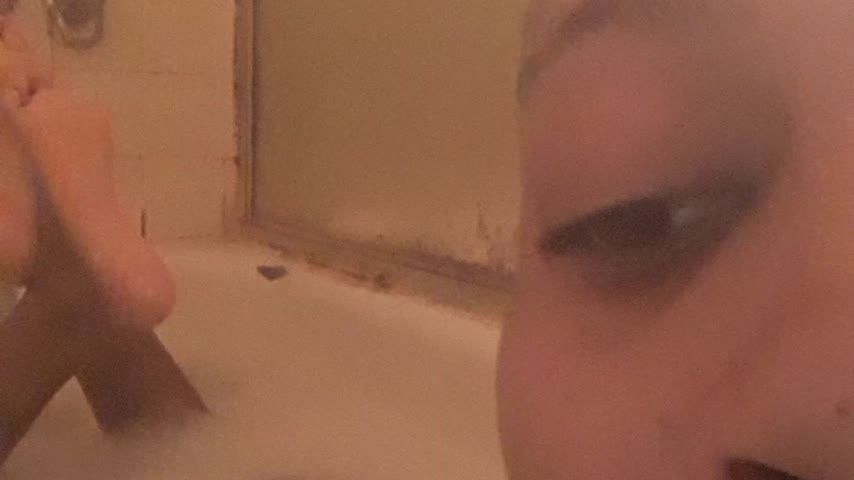 Sexy bathtime