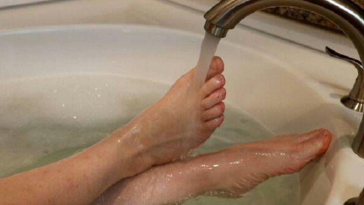 Wet Feet In the Tub