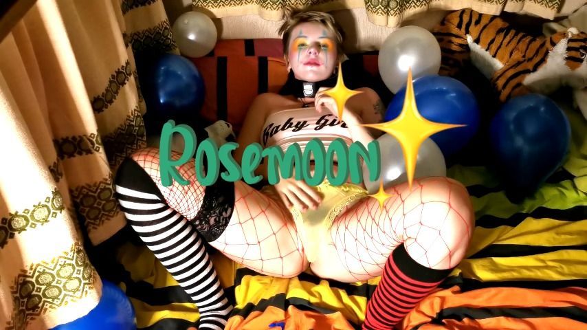 Clown girl masturbation