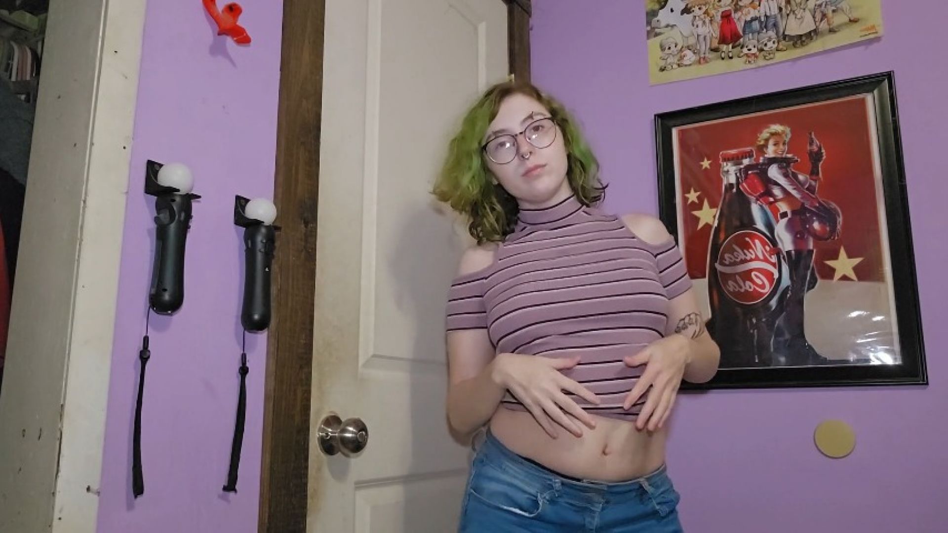 Belly Dancing Rolling My Shirt Up