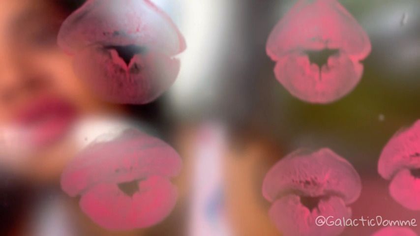 Lipstick Lover step-MommyDomme Day Kisses