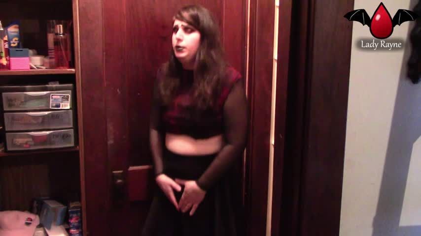 Scarlett pissed her panties