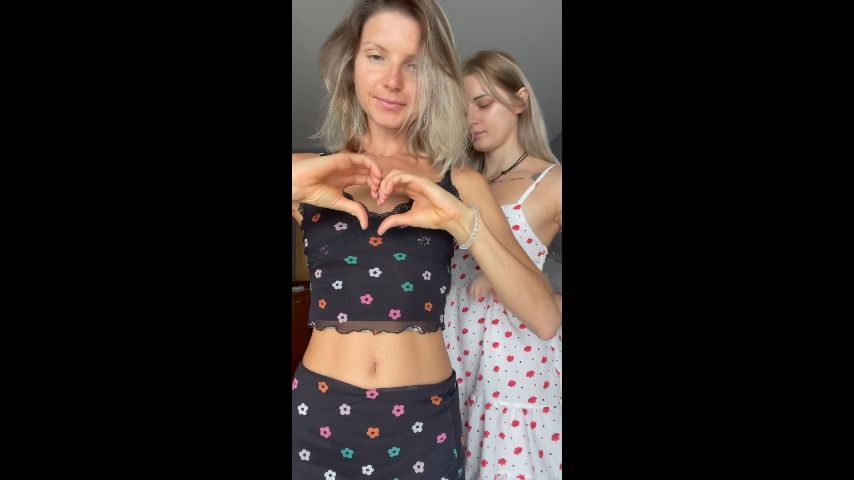 Pantyhose fetish with Foxy Reid