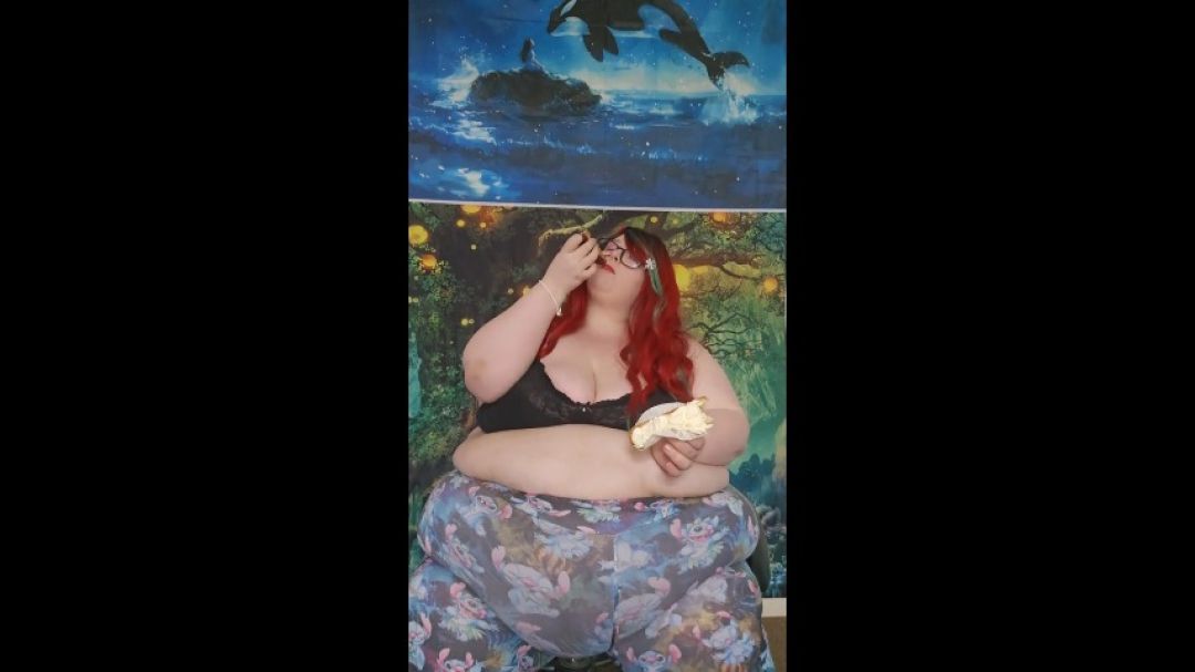 SSBBW CREAM PIE EATING SENSATION