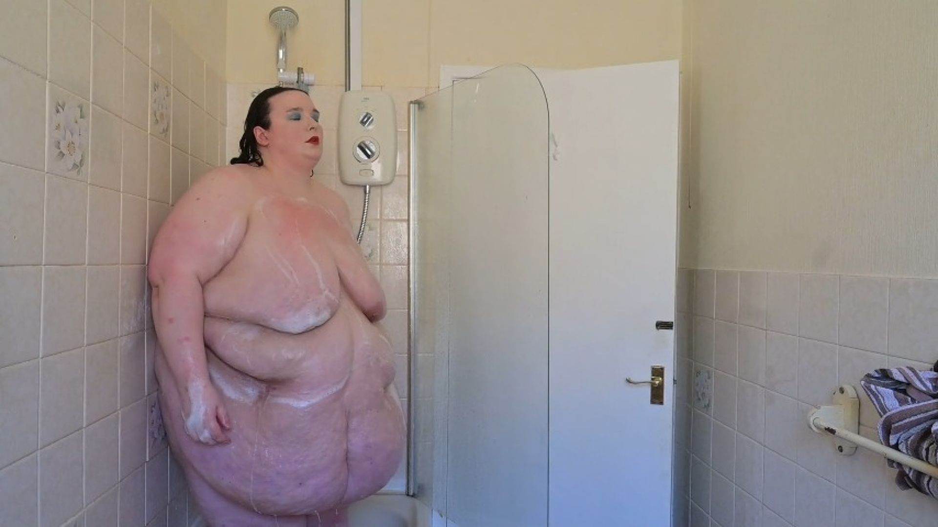 SSBBW ULTIMATE FAT SHOWER GODDESS