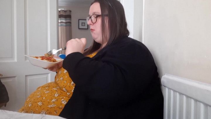 BBW SSBBW STUFFING BELLY FISH AND CHIPS