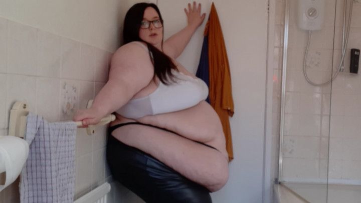 SSBBW BBW WEARS LEATHER LEGGINGS &amp; THONG
