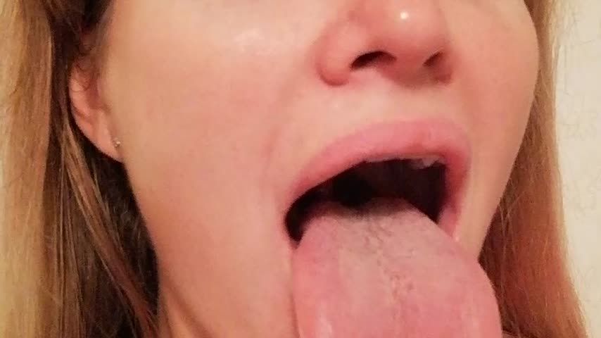 Showing wide tongue, different angles