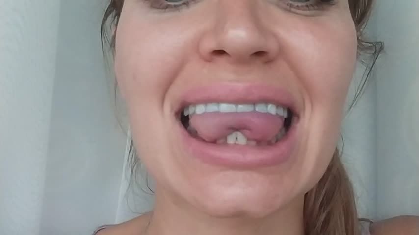 eating berries. soft tongue, tricks