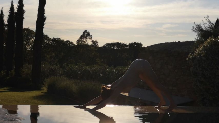 Nude Yoga infinity pool