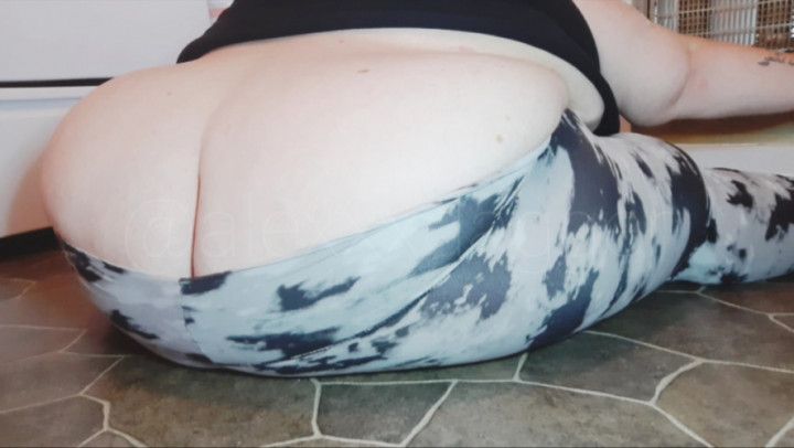 SSBBW Crack Attack While Stretching