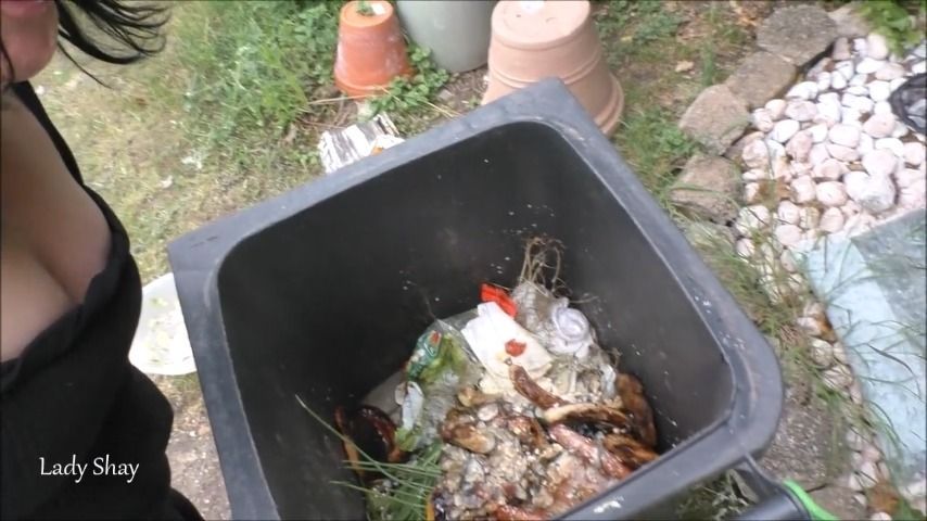 Trash bitch live in my trash can