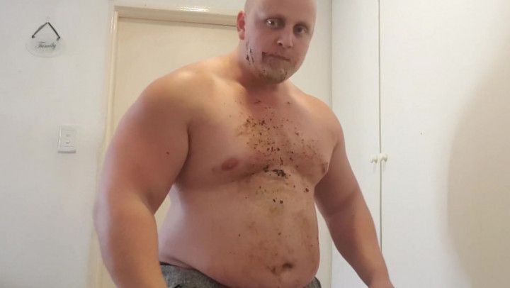 Massive powerlifter Belly Stuffing