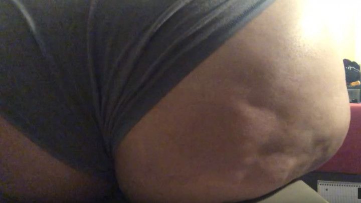 Stinky Giantess Goddess Crushes Mouse