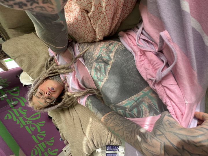 Amateur solo tattoo girl anuskatzz couch masturbation