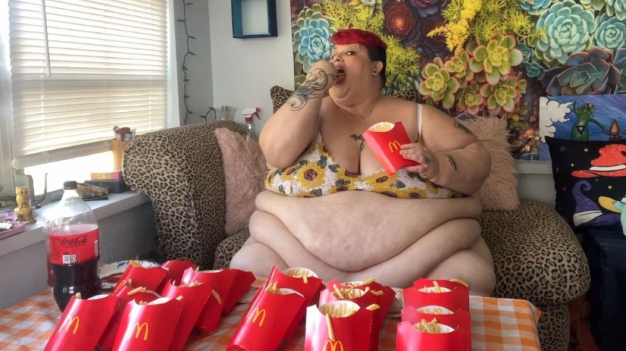 Queen Piggy's 20 Large French Fries Challenge SD