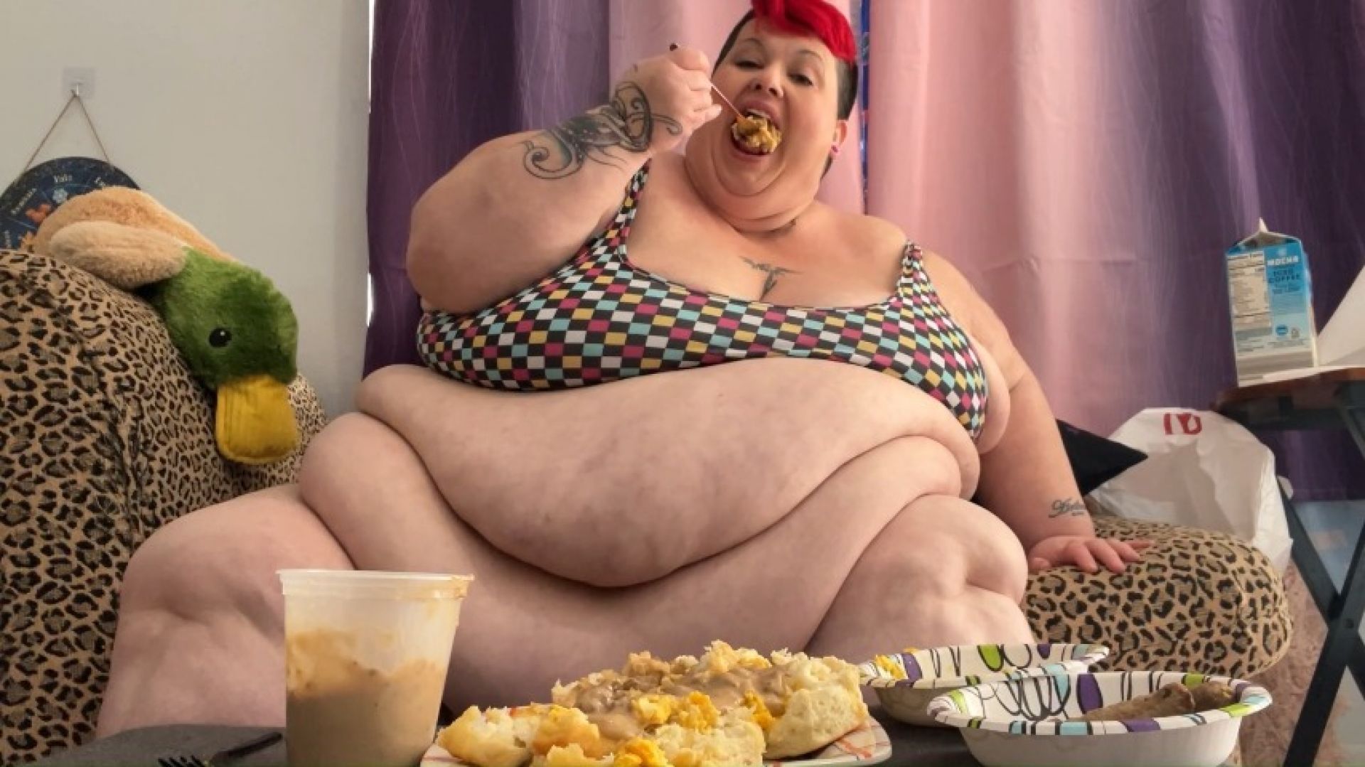 Stuffing my Belly with a Massive Biscuit &amp; Gravy Fam Meal HD