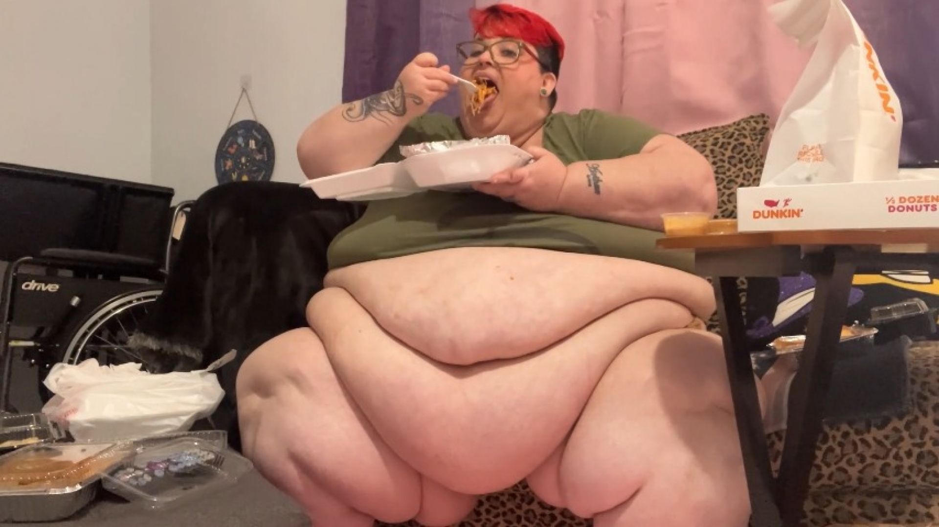 Fat as Fuck Facestuffing with SSBBW Reenaye Starr HD