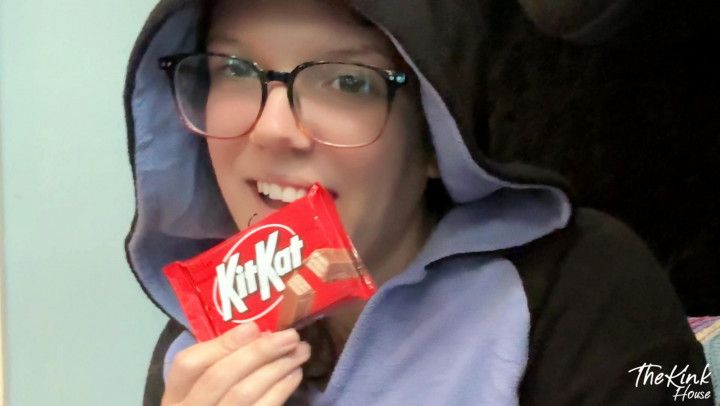 Purr-fect Treat: A Creamy KitKat Surprise