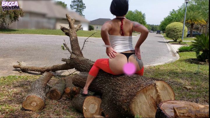 Gymmilf Public Flash Tree Humping