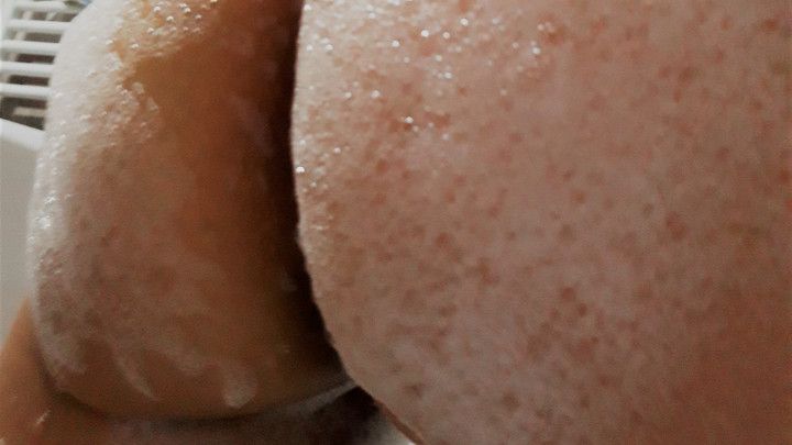 Join me for a kinky bath