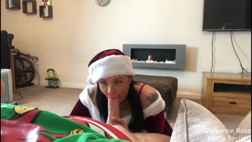 Naughty Mrs Claus gets Fucked