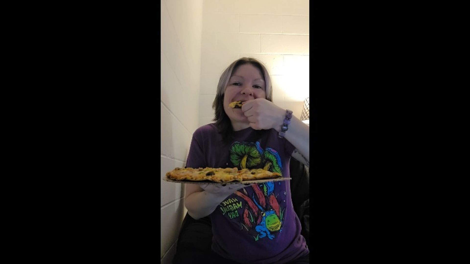 Watch Your Goddess Eat