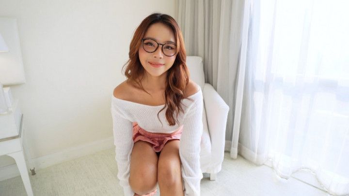 Asian university student makes herself cum