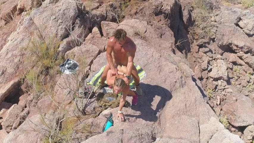 Outdoor BJ &amp; Sex SGW Sparks Go Wild